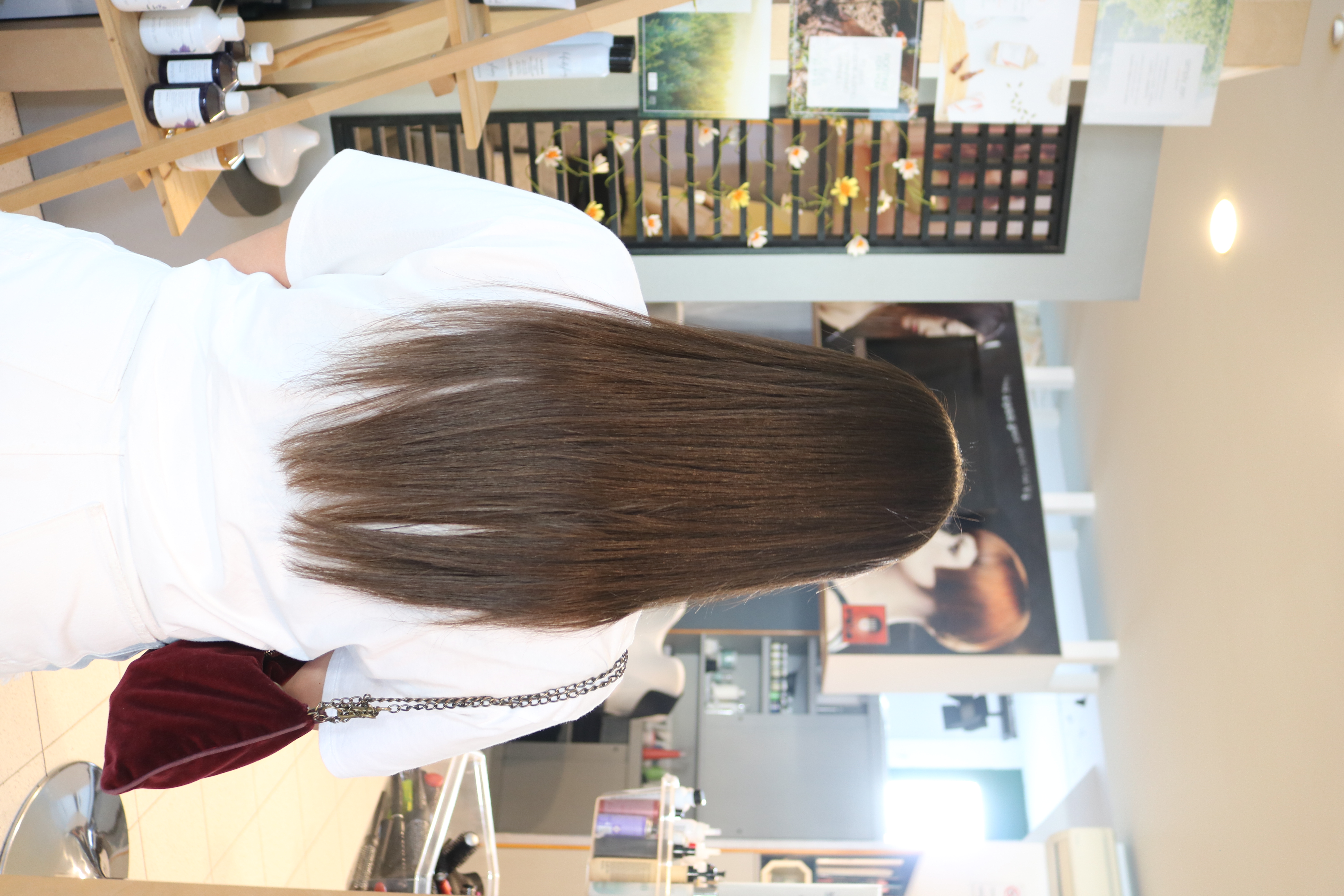 Capelli lisci e luminosi dopo il trattamento alla cheratina